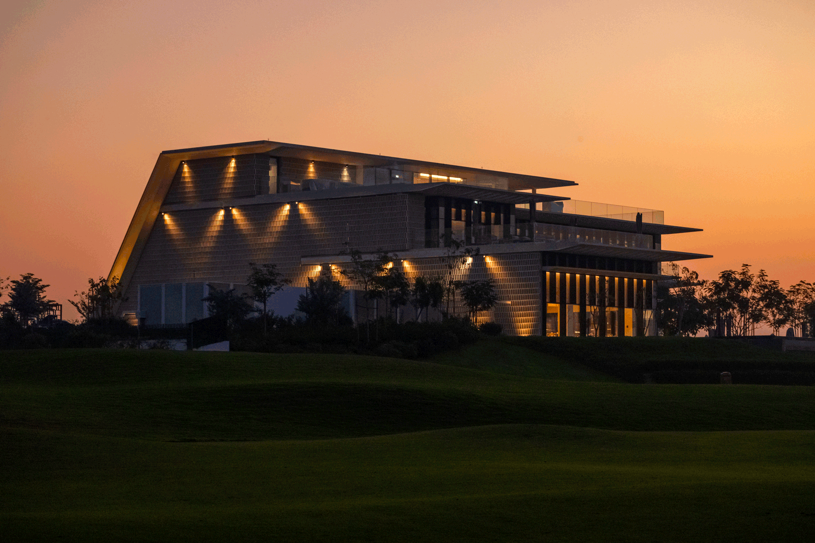 Al-Zorah-club-house1